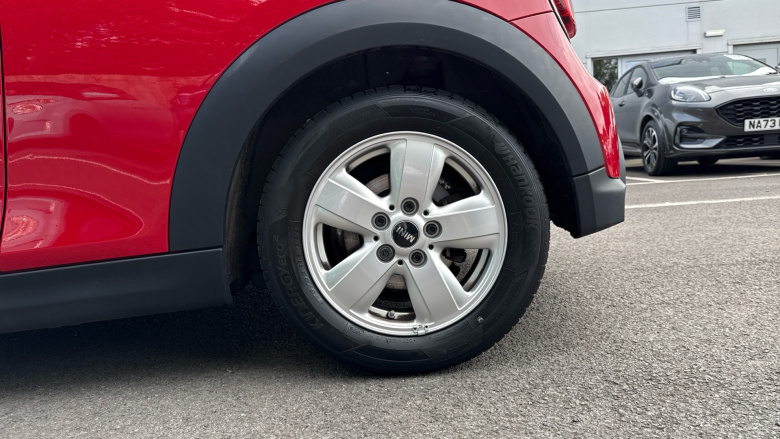 MINI Hatchback 1.5 Cooper Classic 3dr Petrol Hatchback